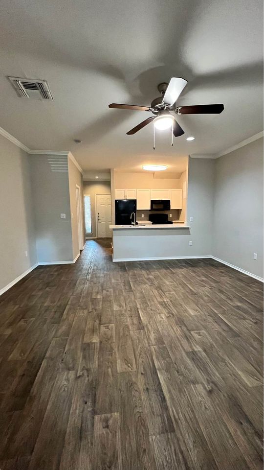 2 Beds 2.5 Baths - Townhouse