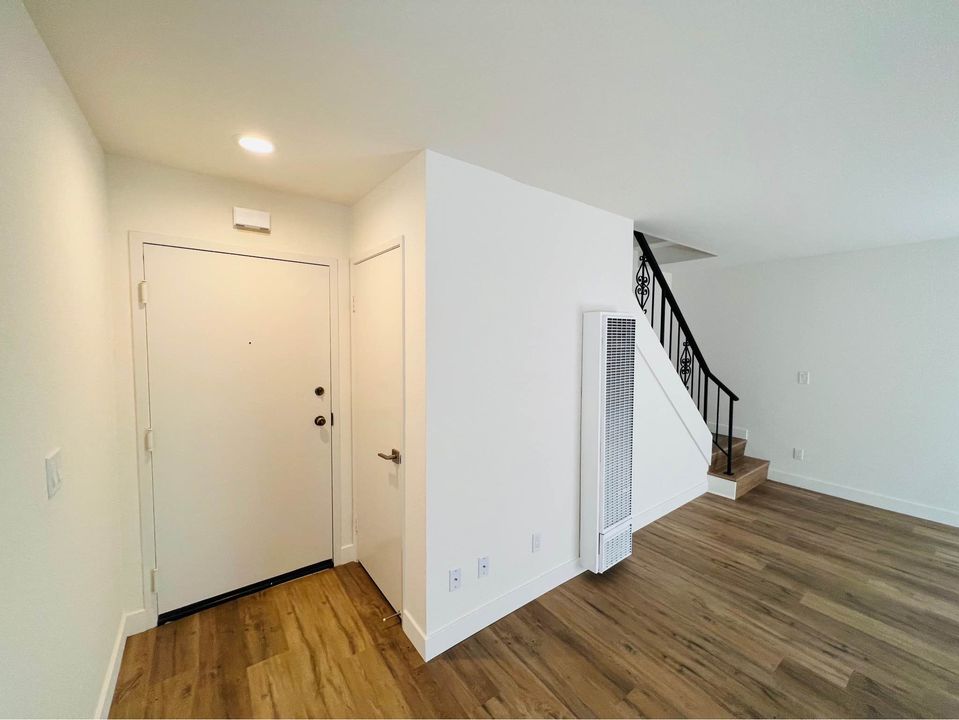 2 Beds 2 Baths - Townhouse - 18