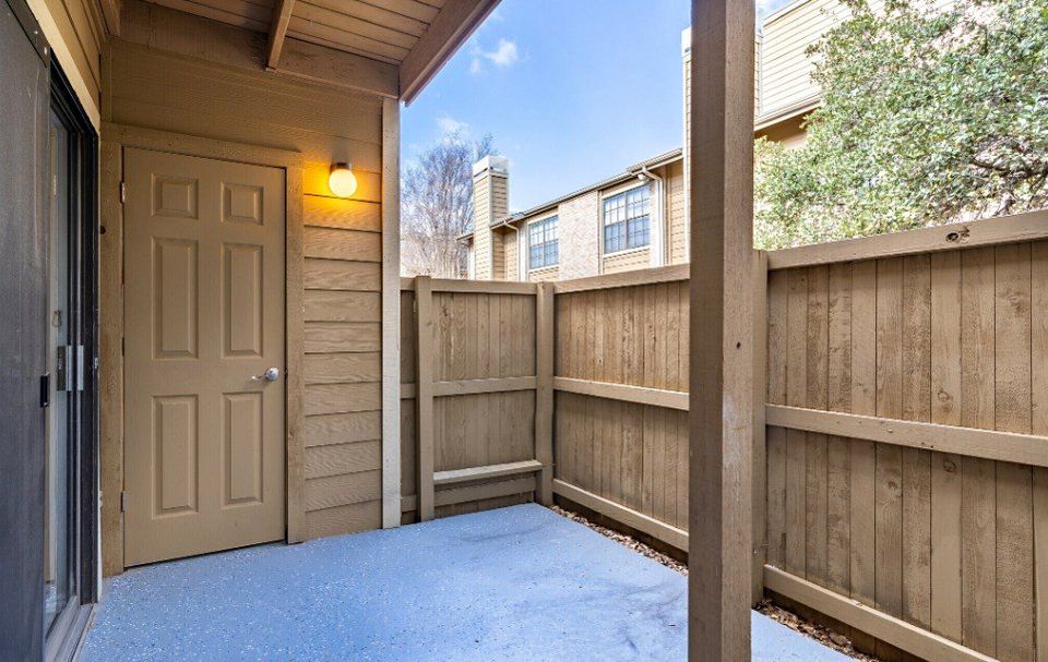 2 Beds 2 Baths Townhouse