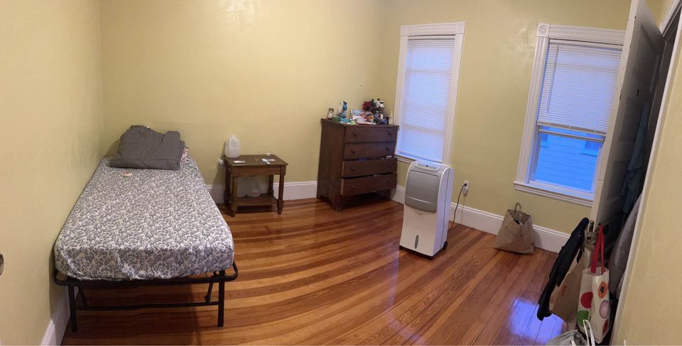 3 Beds 1 Bath - Apartment - 4