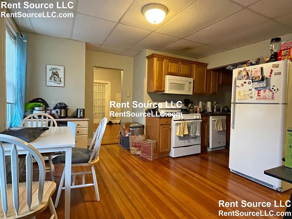 3 Beds 1 Bath Apartment