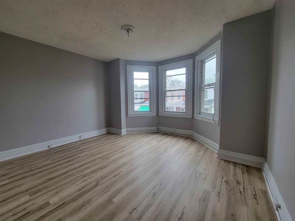 3 Beds 1 Bath - House photo'