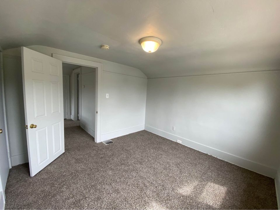 3 Beds 1 Bath - House photo'