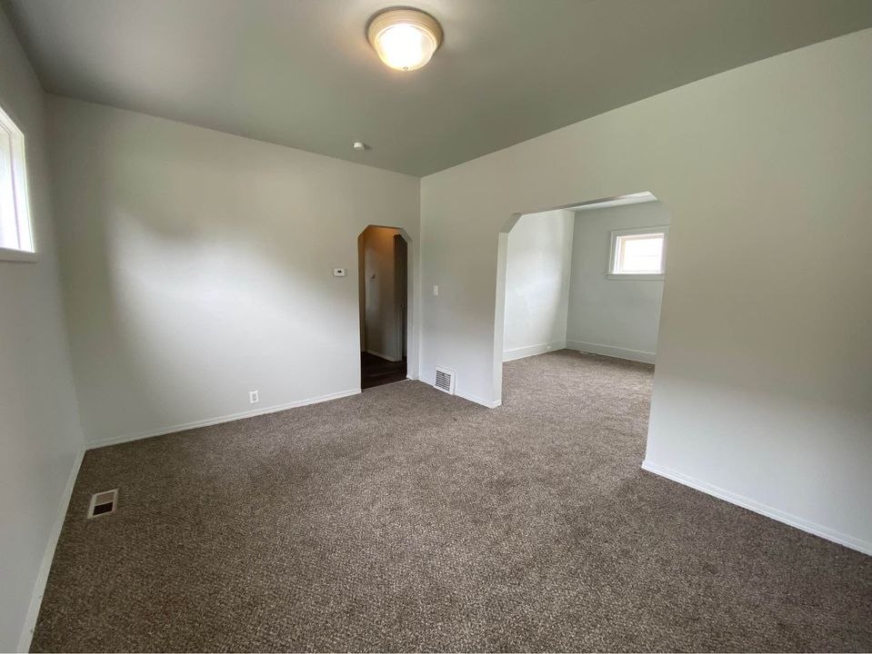 3 Beds 1 Bath - House photo'