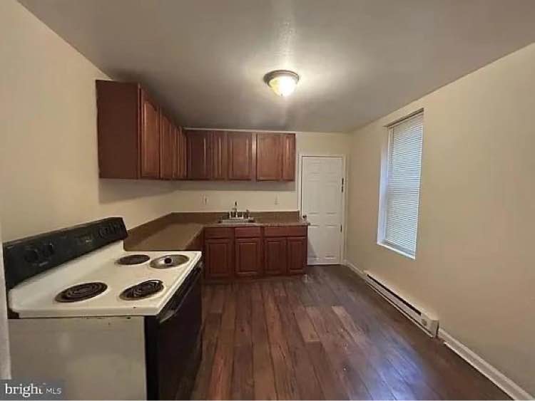 3 Beds 1 Bath - House photo'