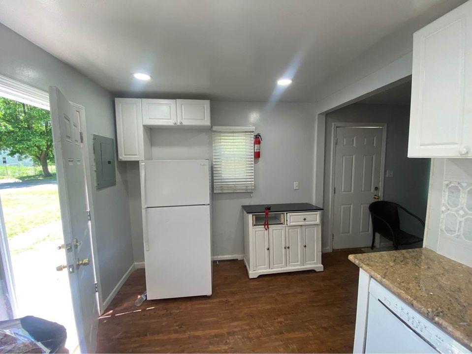 3 Beds 1 Bath - House photo'