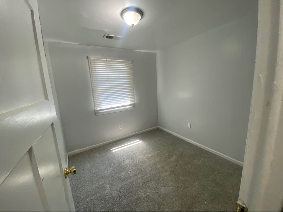 3 Beds 1 Bath - House photo'