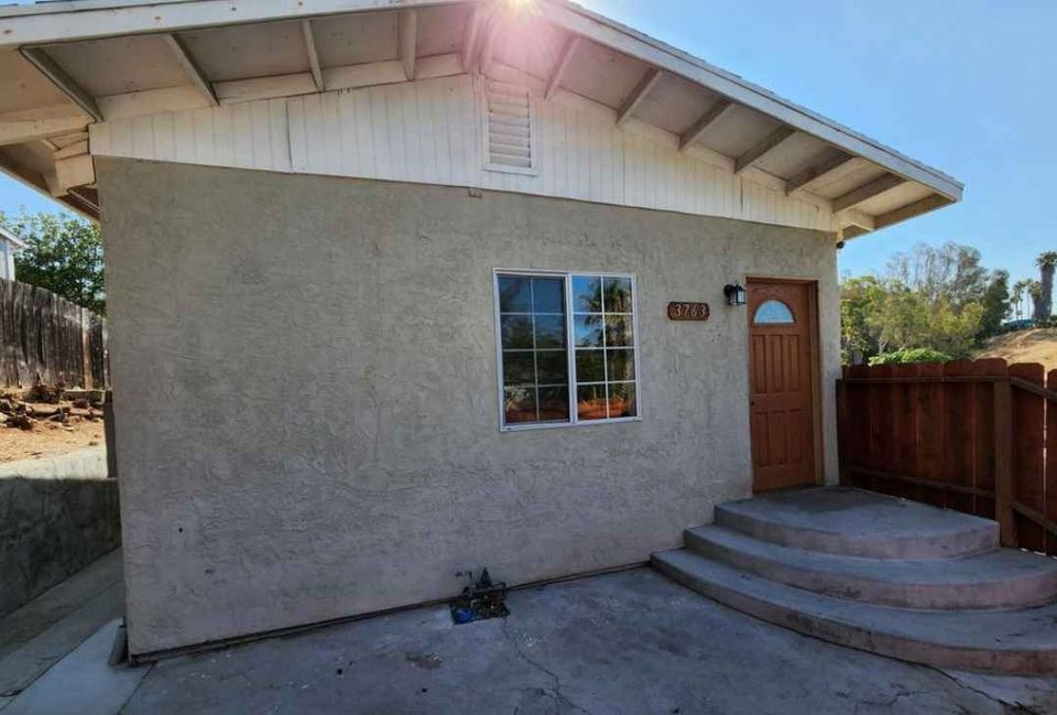 3 Beds 1 Bath - House photo'