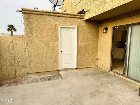 3 Beds 1 Bath - Townhouse photo'