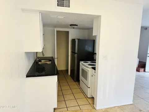 3 Beds 1 Bath - Townhouse photo'