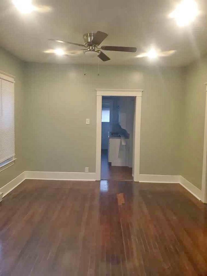 3 Beds 1 Bath - Townhouse