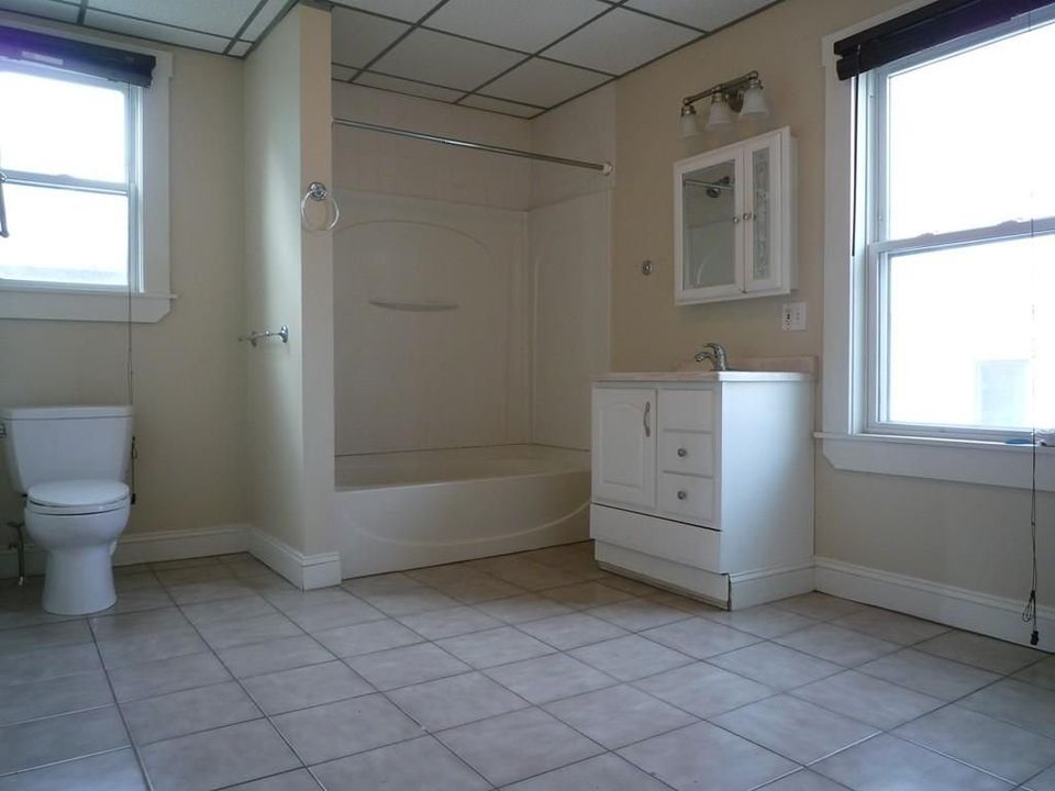 3 Beds 1 Bath Townhouse photo'