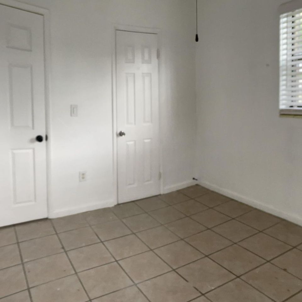 Available 7/1/23 For Rent 2/1 with Huge Yard - Se Renta 2 con 1 con Patio grande photo'