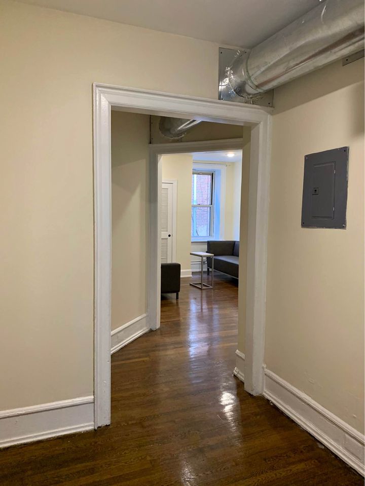 Room in 3 bedroom apartment near clark park