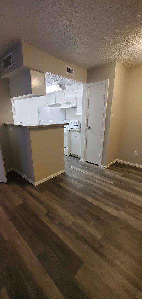 1 Bed 1 Bath - Townhouse photo'