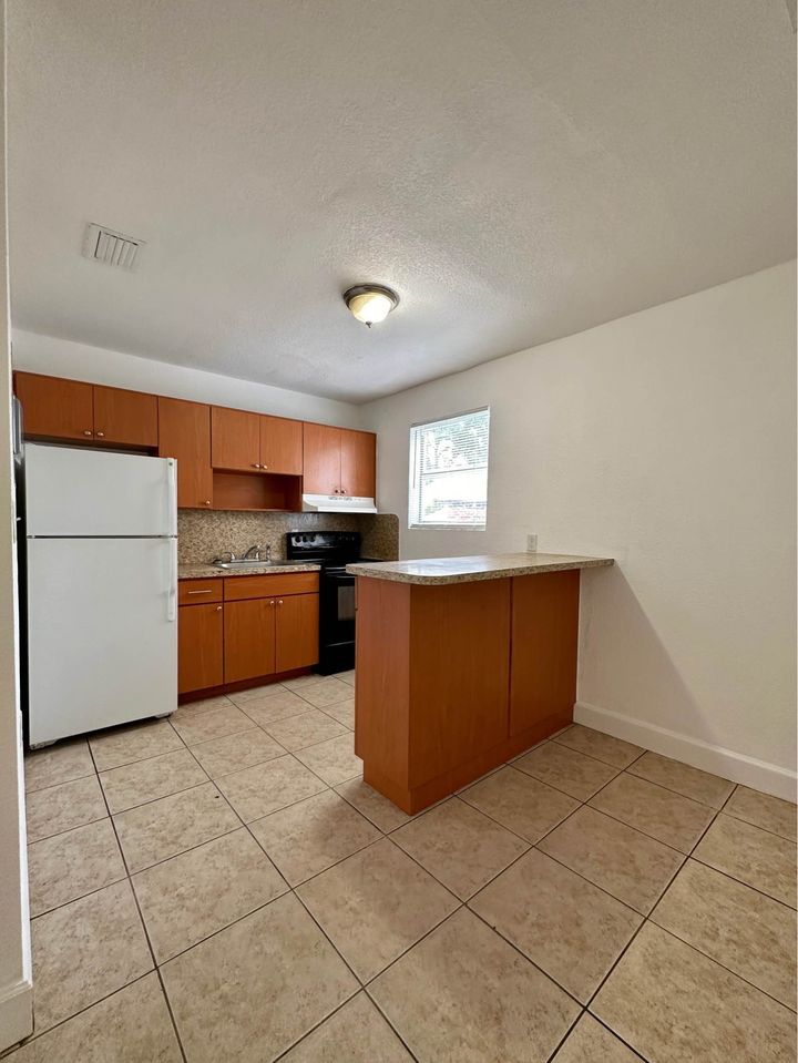 2 Beds 1 Bath - House photo'