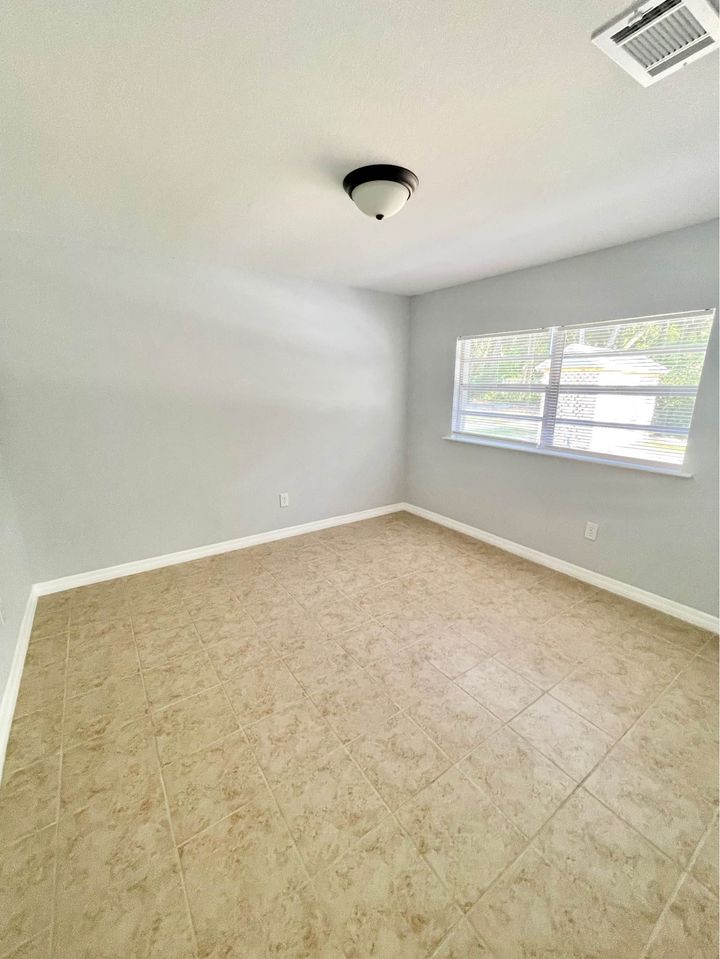 2 Beds 1 Bath - House photo'