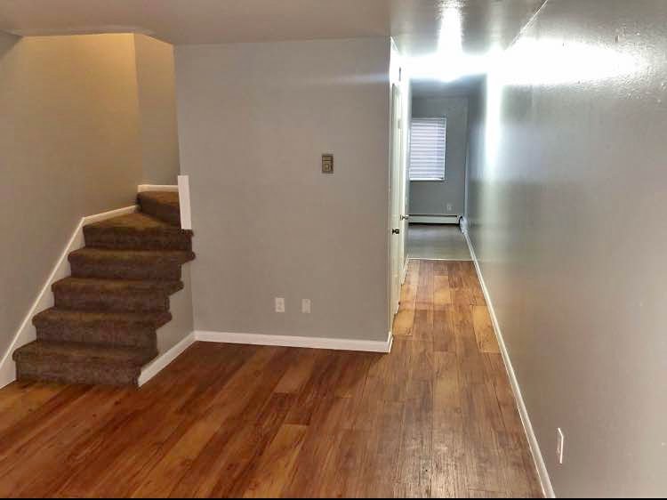 2 Beds 1 Bath - Townhouse