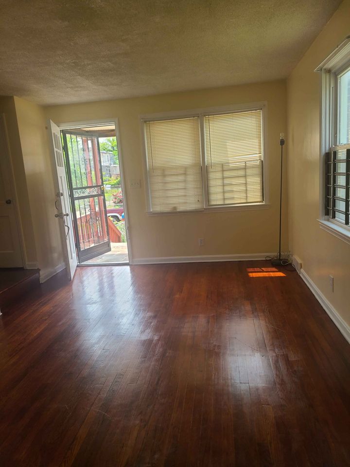 2 Beds 1 Bath - Townhouse photo'