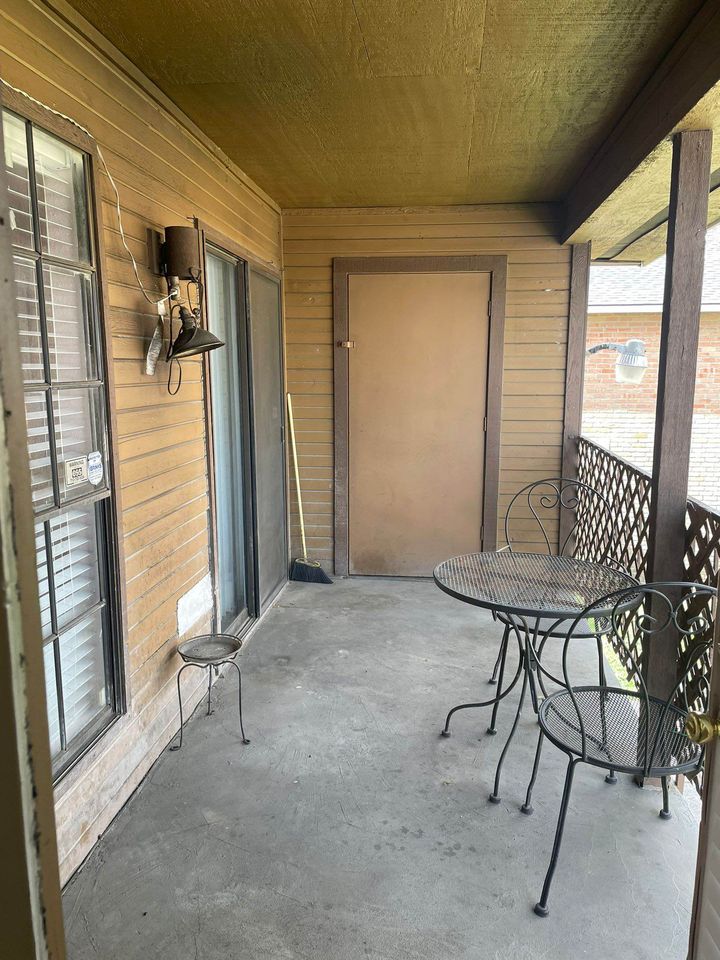 2 Beds 1 Bath - Townhouse photo'