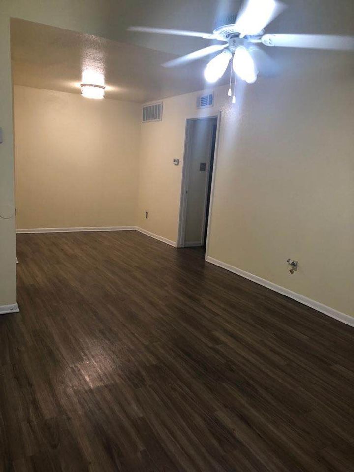 2 Beds 1 Bath - Townhouse photo'