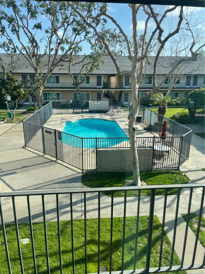 2 Beds 1 Bath - Townhouse photo'