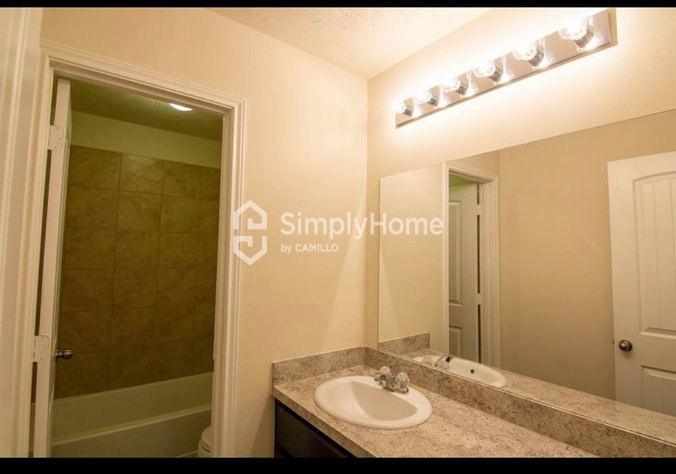 2 Beds 2 Baths - Townhouse - 6