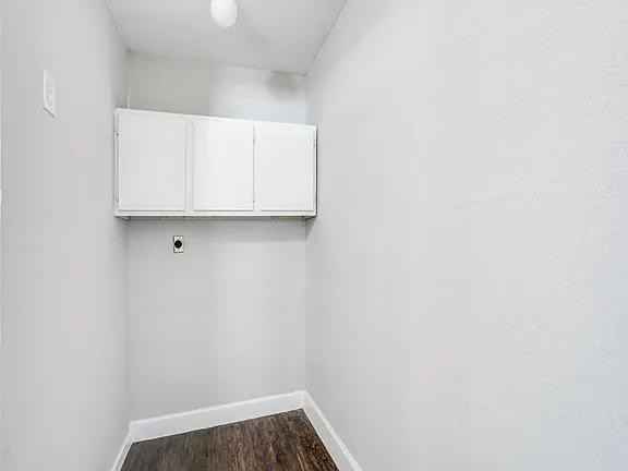 3 Beds 1 Bath - Townhouse photo'