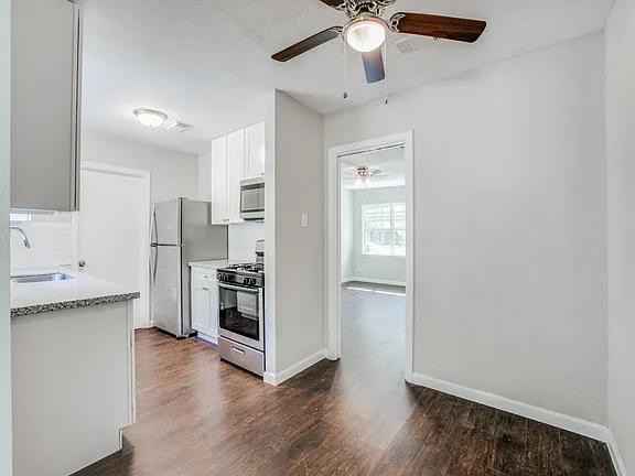 3 Beds 1 Bath - Townhouse photo'