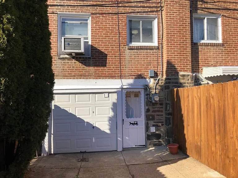 3 Beds 1 Bath - Townhouse - 8