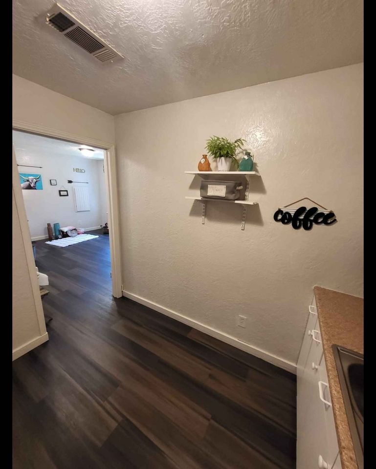 1 Bed 1 Bath - House photo'