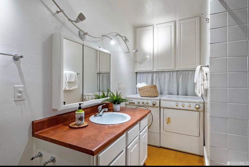 1 Bed 1 Bath - Townhouse photo'