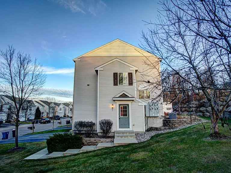 2 Beds 1.5 Baths - Townhouse photo'