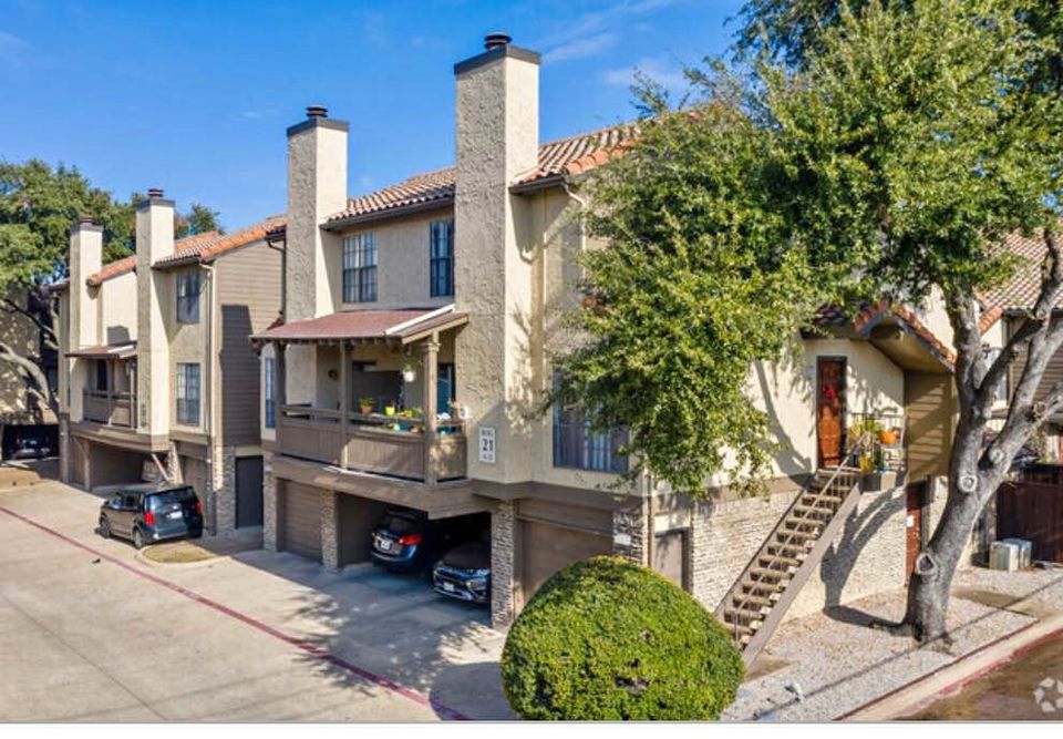 2 Beds 1.5 Baths - Townhouse