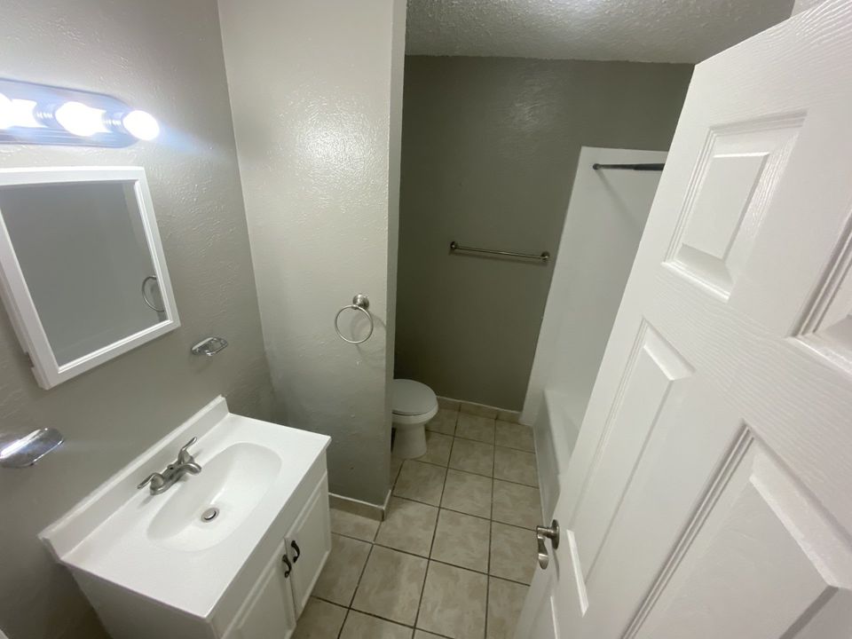 2 Beds 1 Bath Apartment photo'