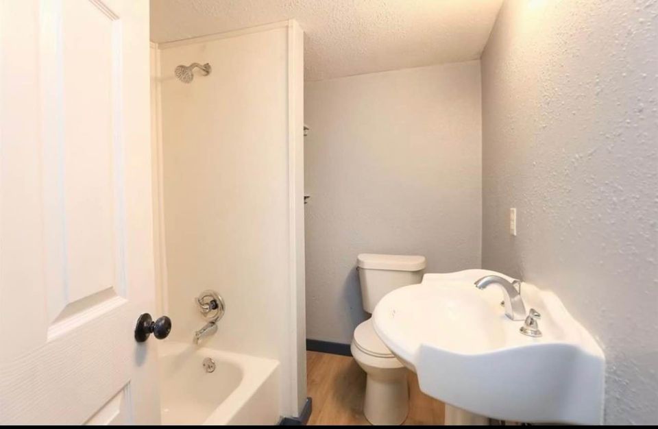 2 Beds 1 Bath - House photo'