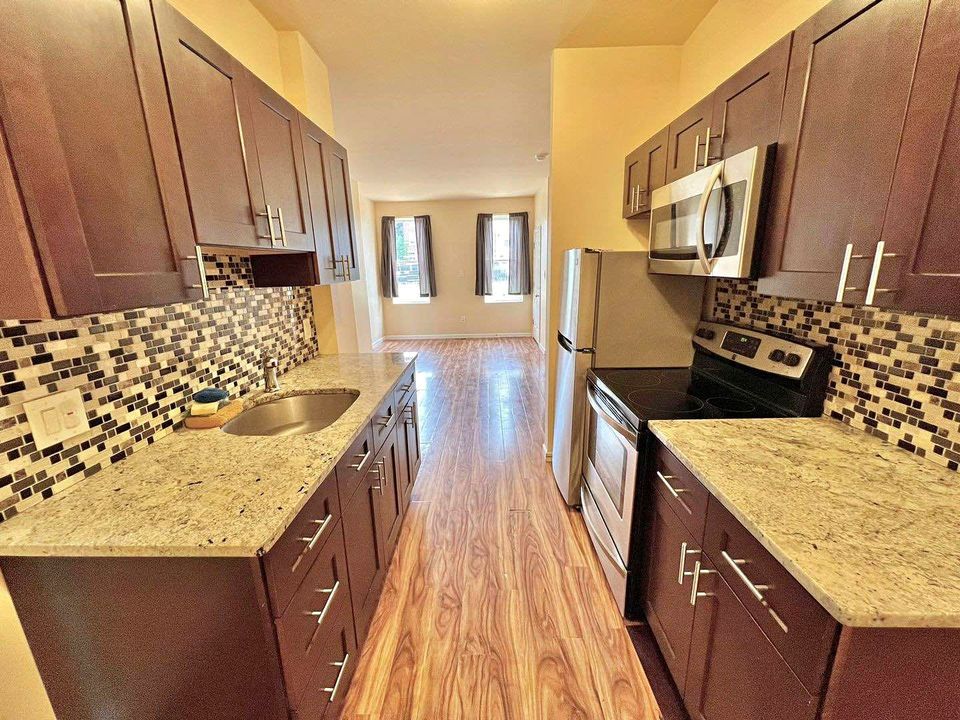 2 Beds 1 Bath - Townhouse