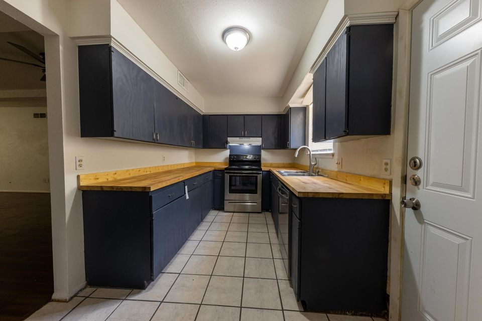 2 Beds 1 Bath Townhouse photo'