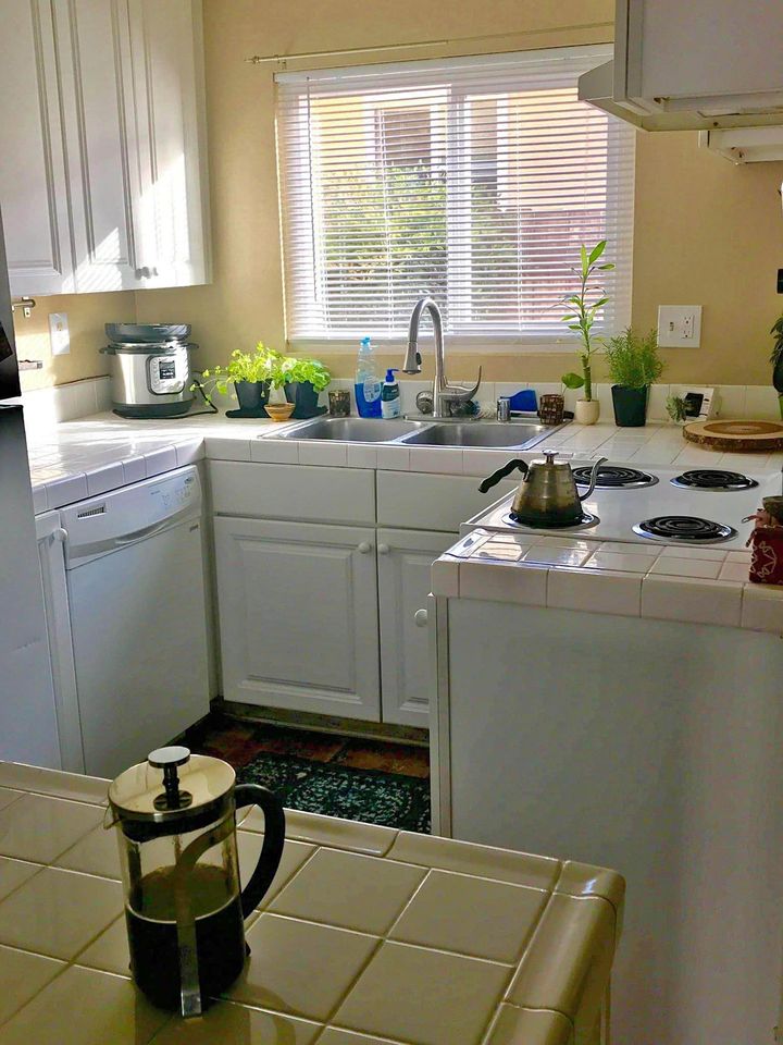 2 Beds 1 Bath - Townhouse