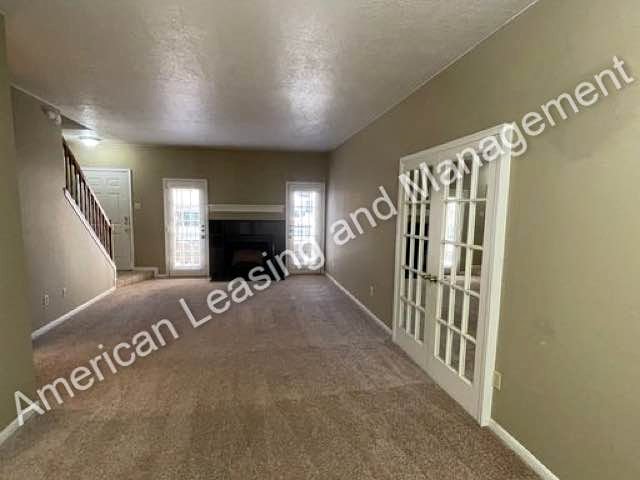 2 Beds 2.5 Baths - Townhouse