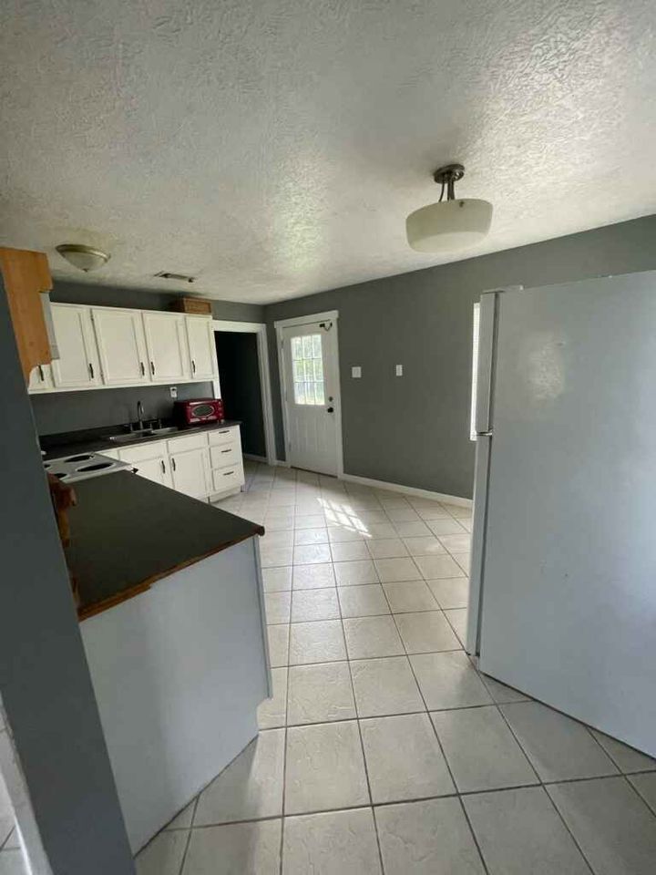 3 Beds 1 Bath - House photo'