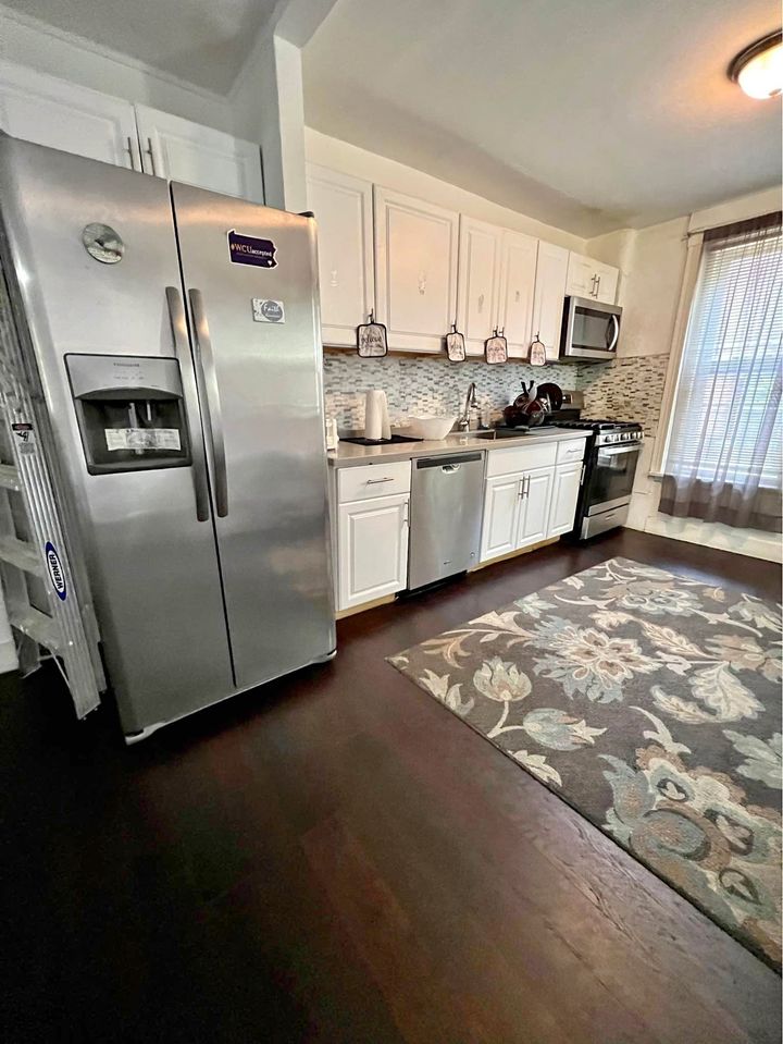 3 Beds 1 Bath - Townhouse