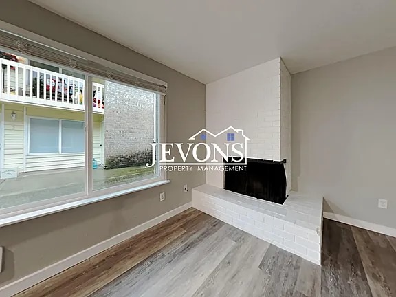 3 beds 2 baths Flat photo'