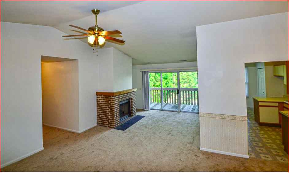 3 Beds 2 Baths Townhouse