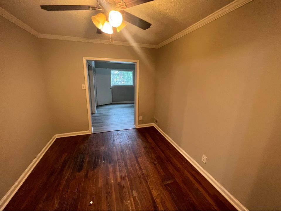 4 Beds 1 Bath - Townhouse