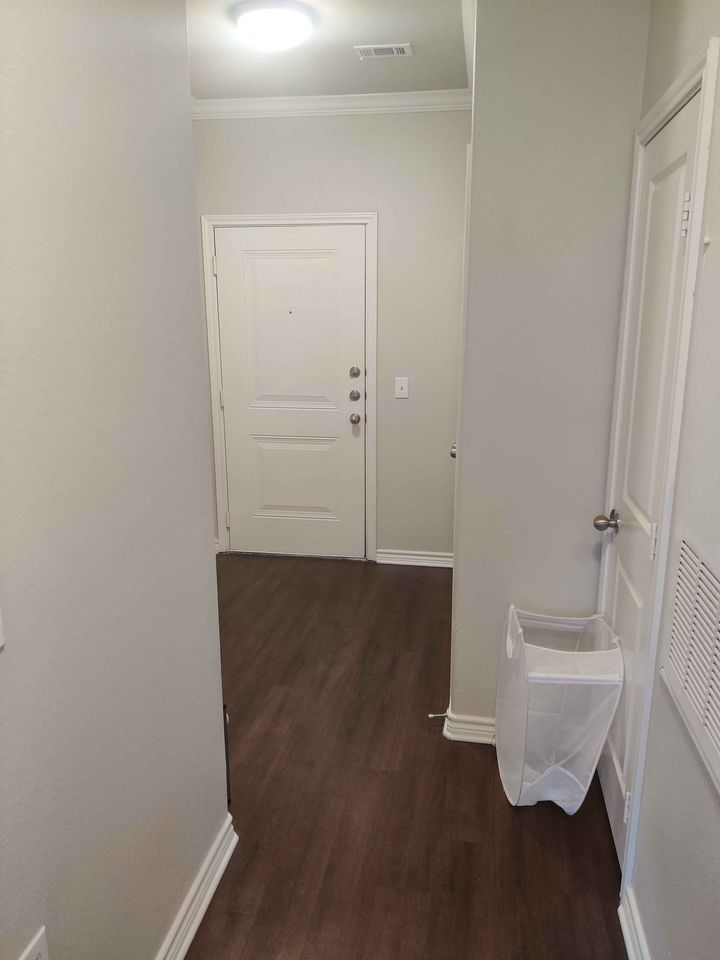 Private room with attached bathroom for sublease photo'