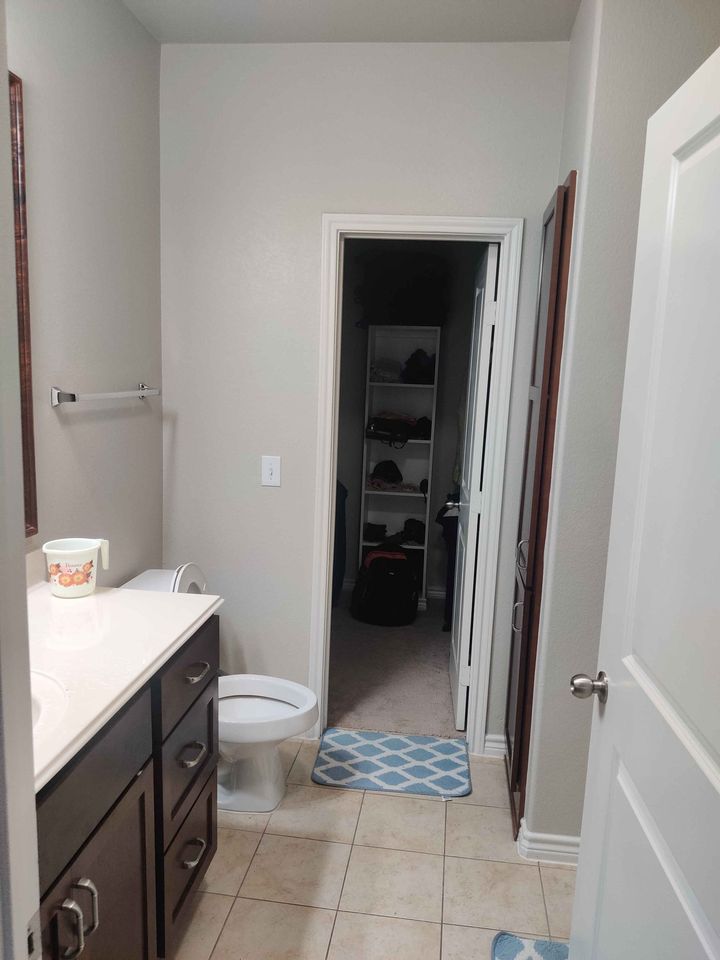 Private room with attached bathroom for sublease photo'