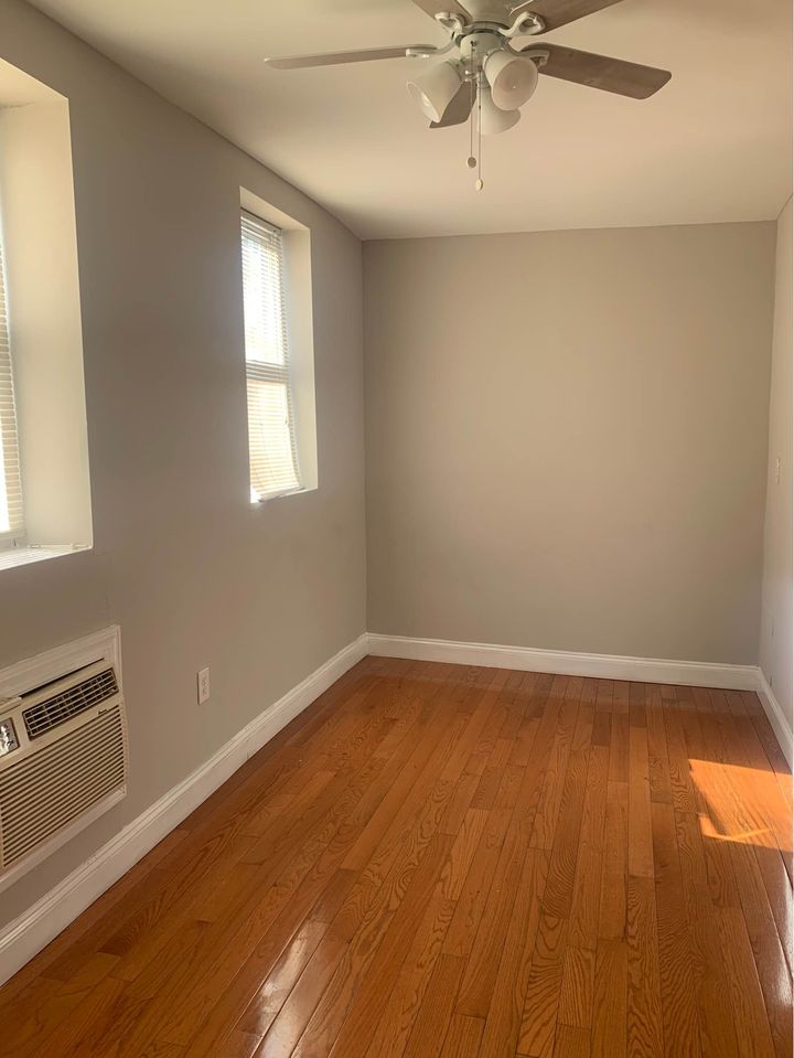 Studio apartment available 7/1 - 2