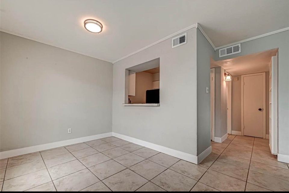 1 Bed 1 Bath - Townhouse photo'