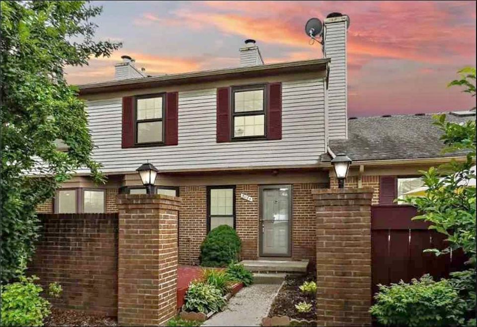 2 Beds 1.5 Baths - Townhouse